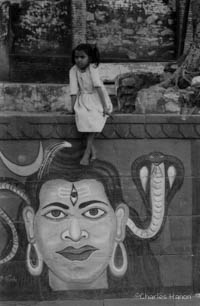 petite fille sur la tête de Shiva